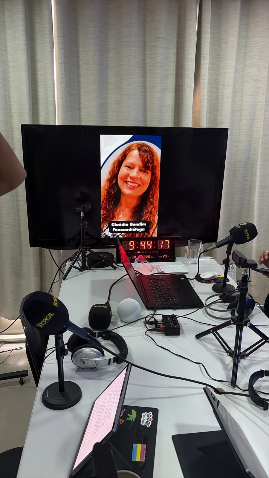 Registro da atividade Entrevista Radio Fox Rock, enviado por Cláudia Gondim